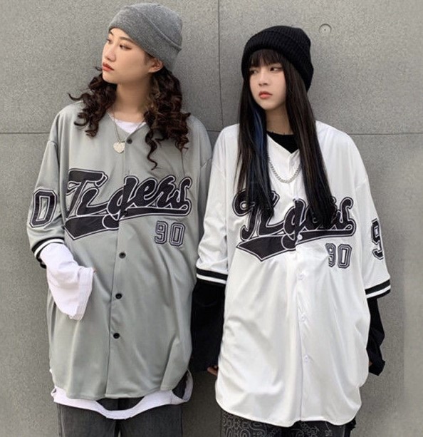 ユニフォーム風シャツ半袖五分袖ブラウストップスカットソーロゴナンバーベースボールスポーツ白ホワイトグレーダンス衣装ヒップホップHIPHOPレディースメンズガールズストリートスケーター